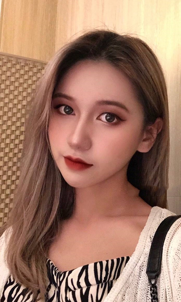 模特阿依慕♀维吾尔族