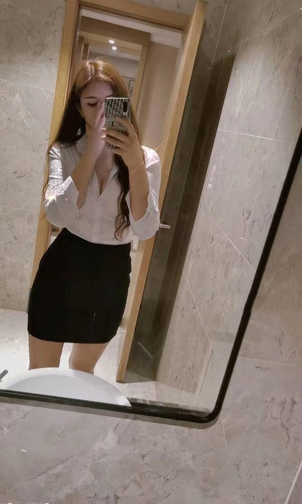 学生温柔善良可爱女孩