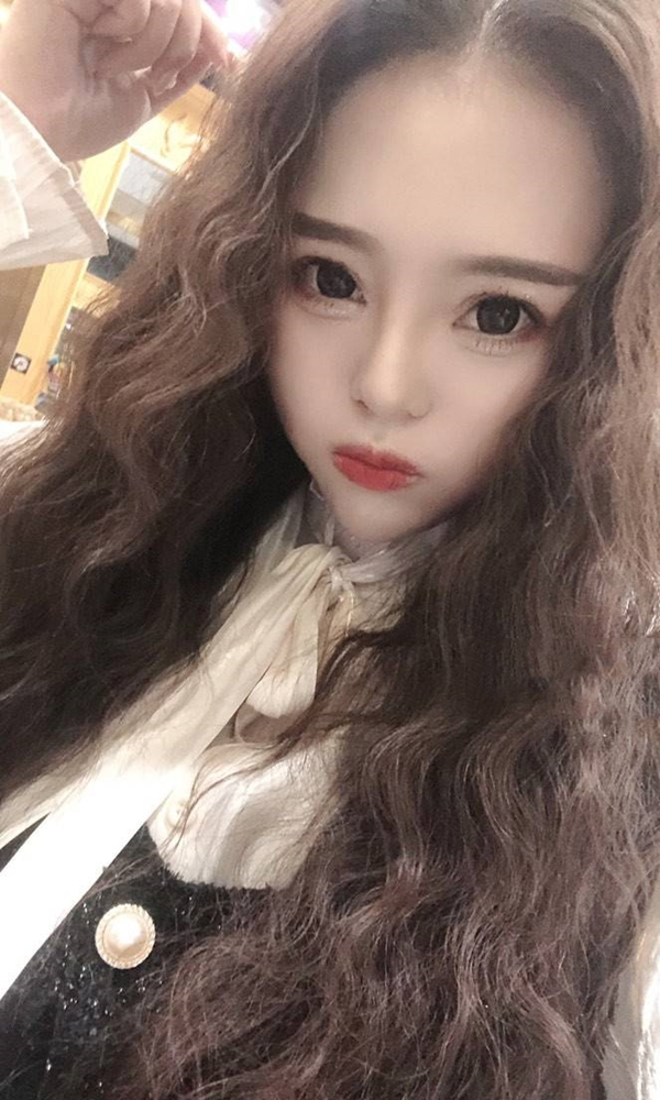 学生妮妮吃饱了