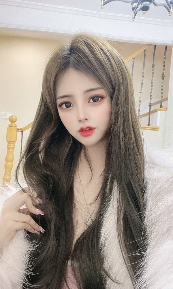 模特娜可露露本露