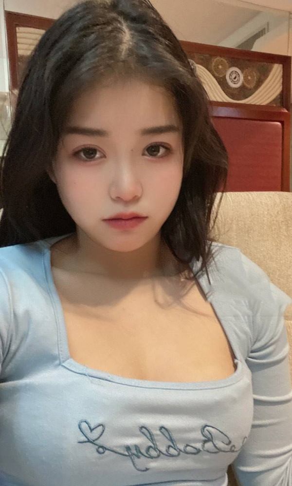 学生雯雯不啰嗦