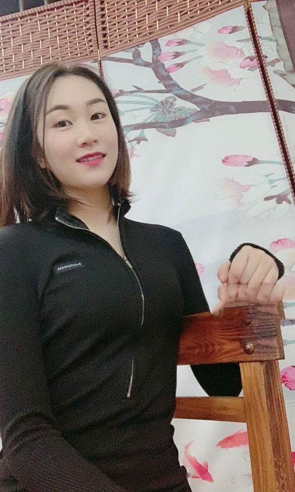 白领漂亮姐姐眨眼睛