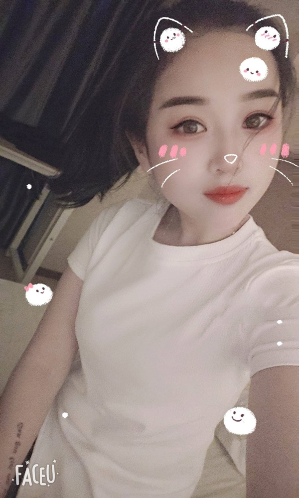 模特迷人的小妖精