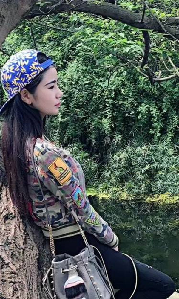 模特妤猫语视线下