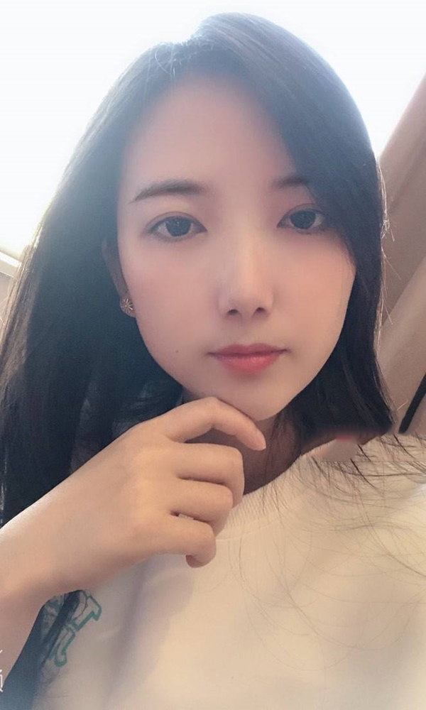 白领爱素颜的小姐姐