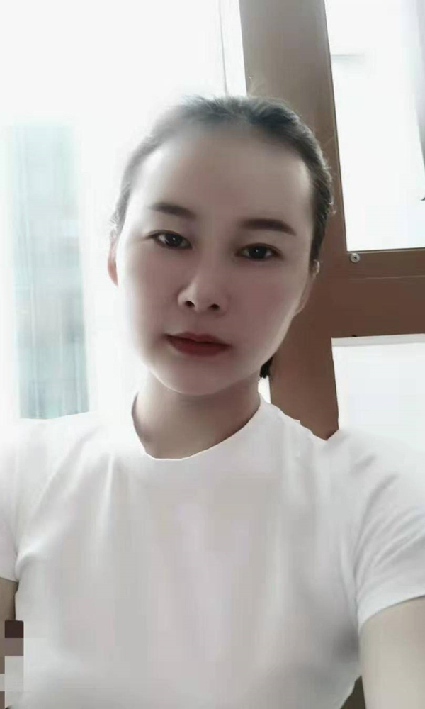 白领爱吃鱼的喵喵咪