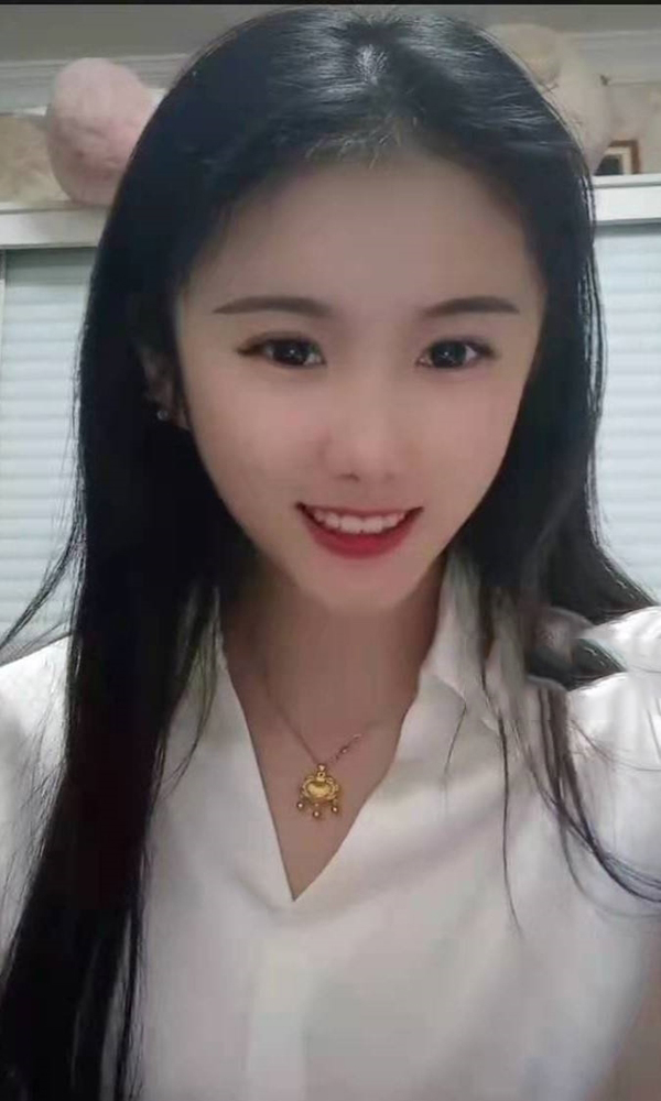 学生肤白貌美小肉肉