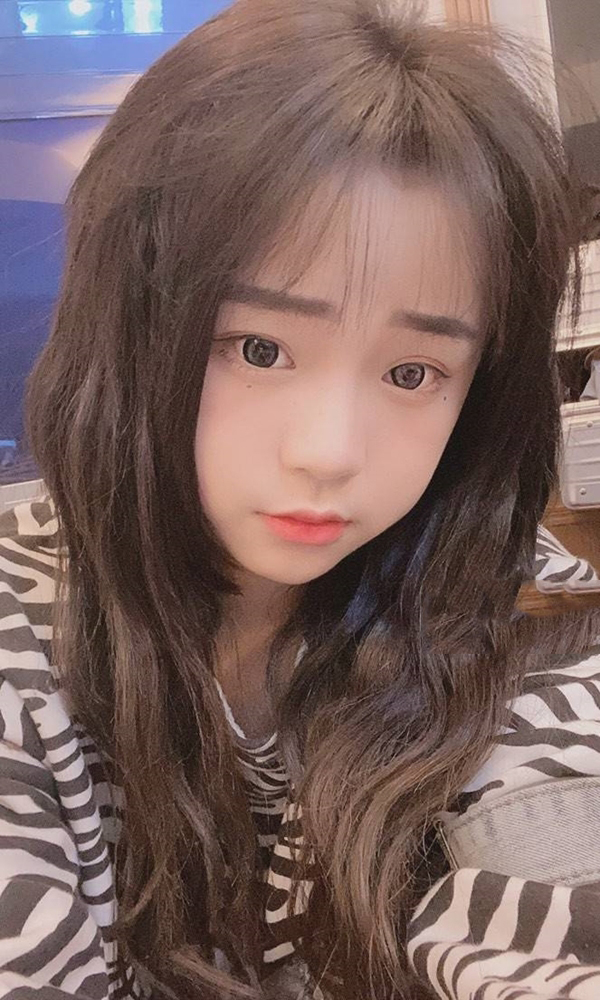 学生月月很不乖