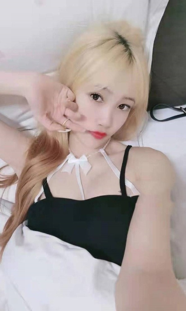 学生乐乐很温柔