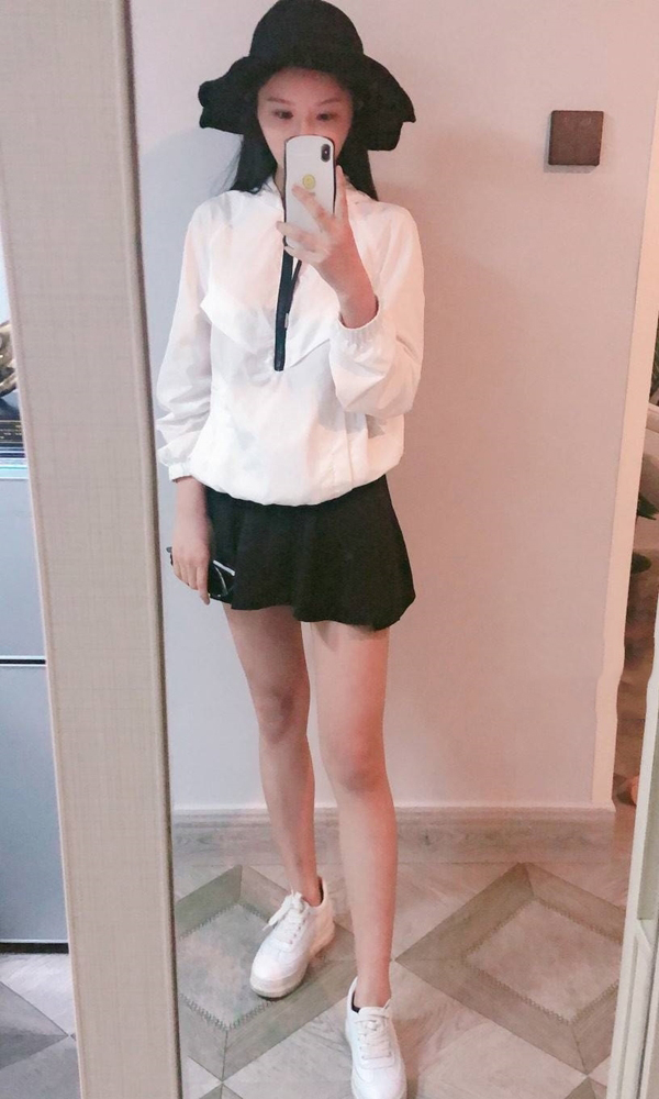 学生卖鲜花的小女孩儿