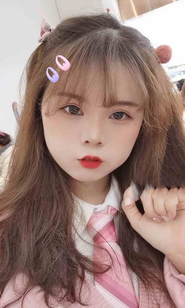 学生可爱的咩咩酱鸭