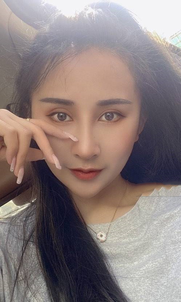 模特性情中人哦