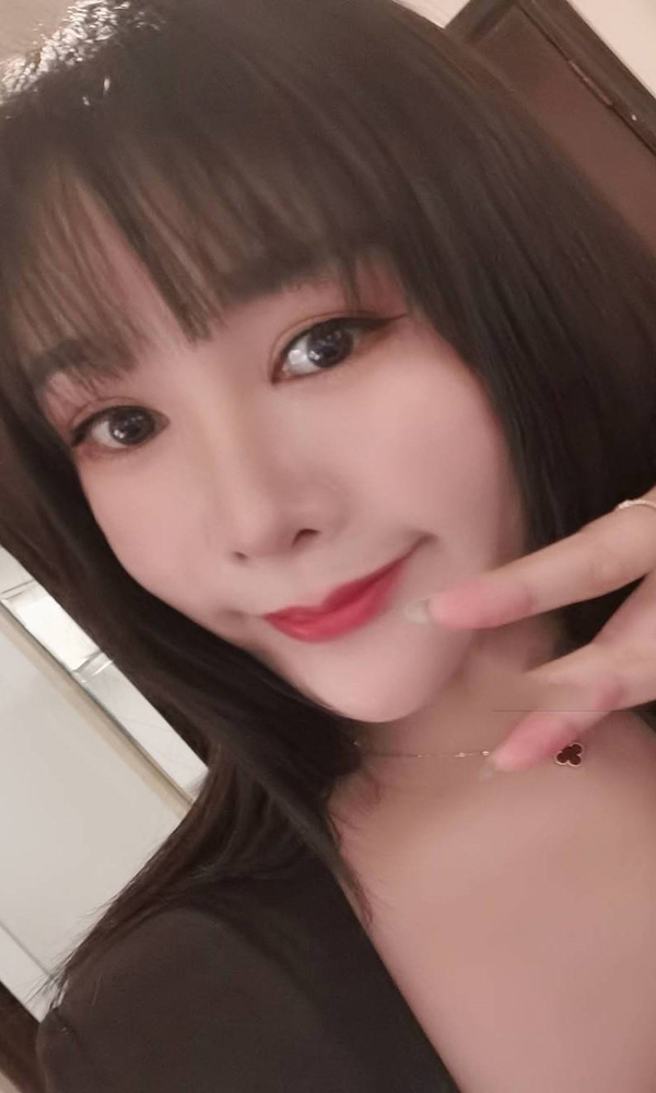 学生小柳岩｡･ω･