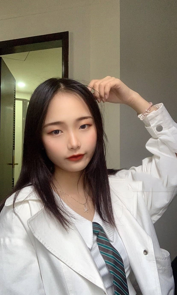 学生撒娇小可爱