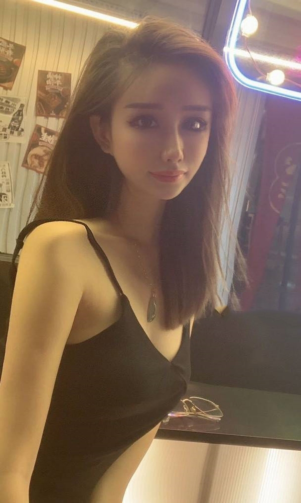 学生奔跑的兔子