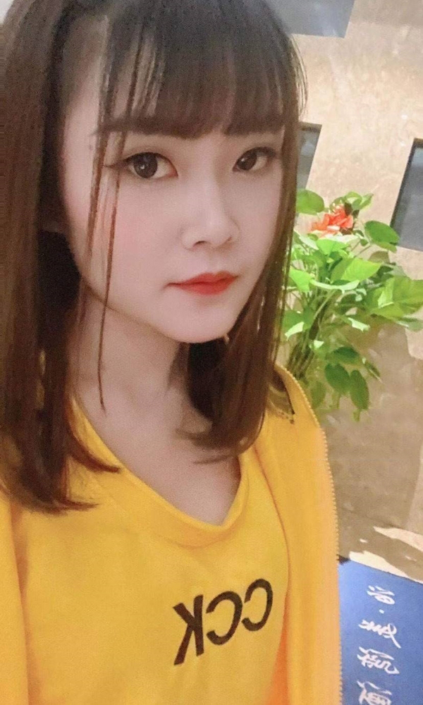 模特深情的小辣椒