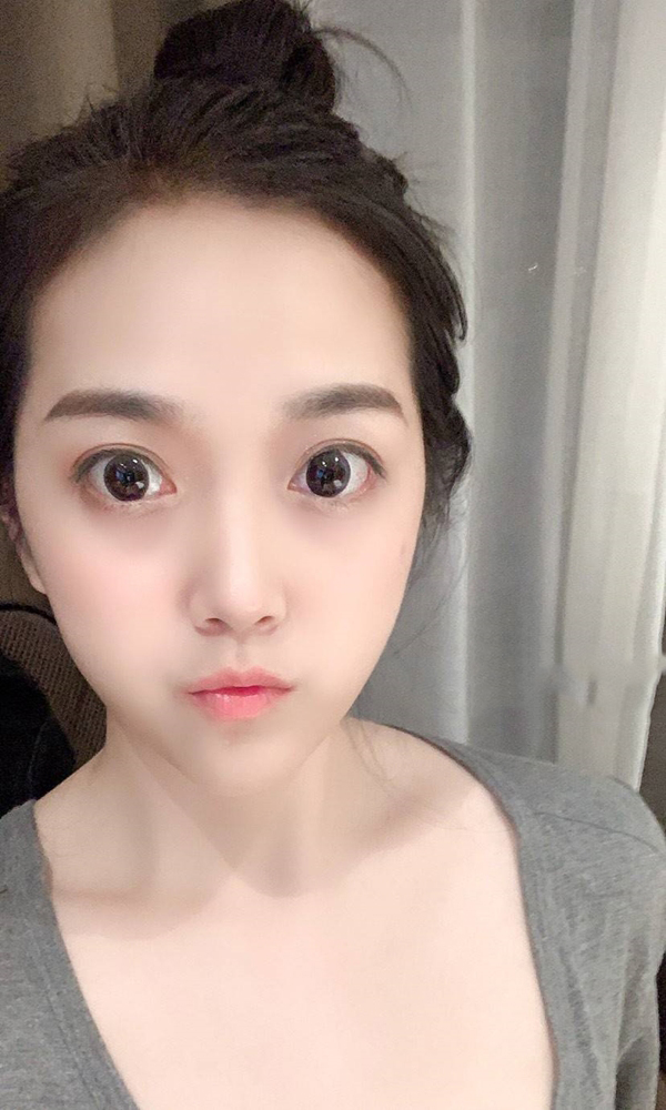 学生夏小柒在读