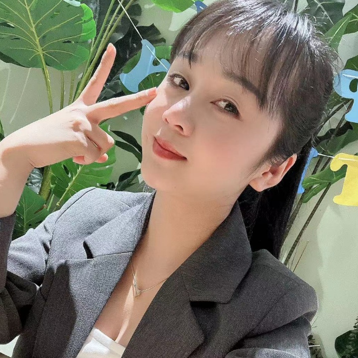 文秘睡大觉的小姐姐