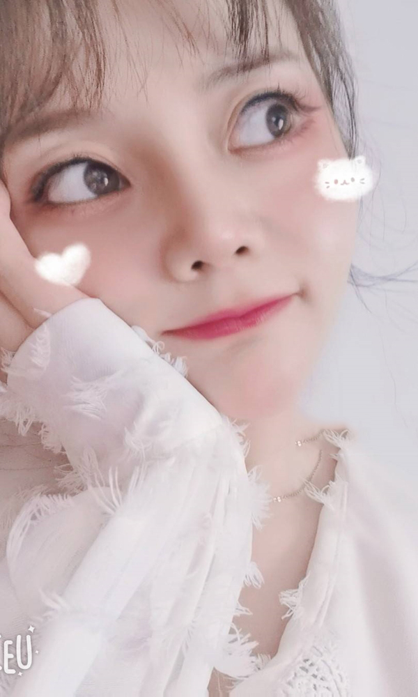 学生水里游的鱼