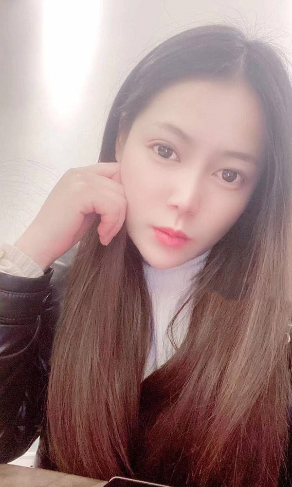 白领豆豆小丫头