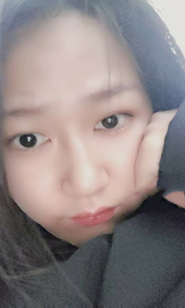 学生微笑的小宝宝