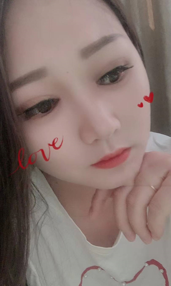 白领谨慎的乌冬面