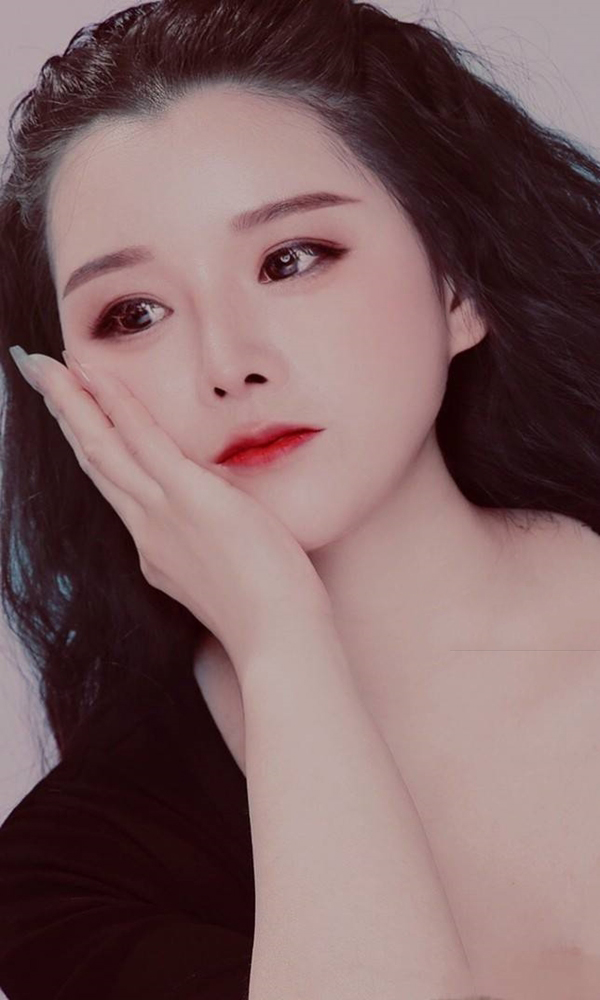 白领爱笑的丫头