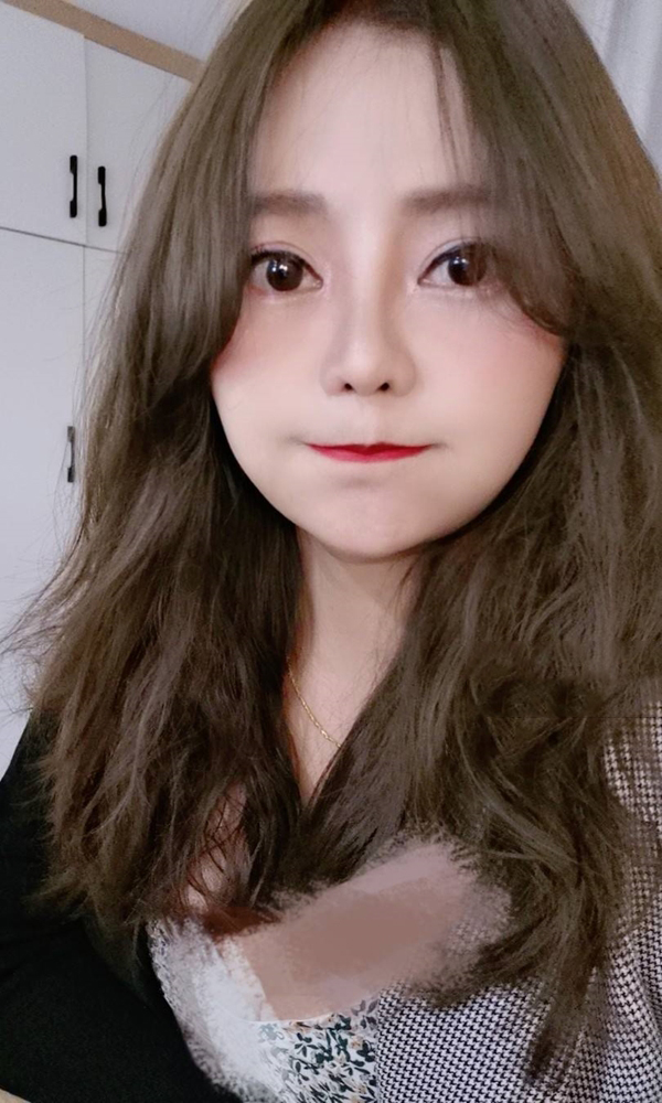 白领花一样的女子