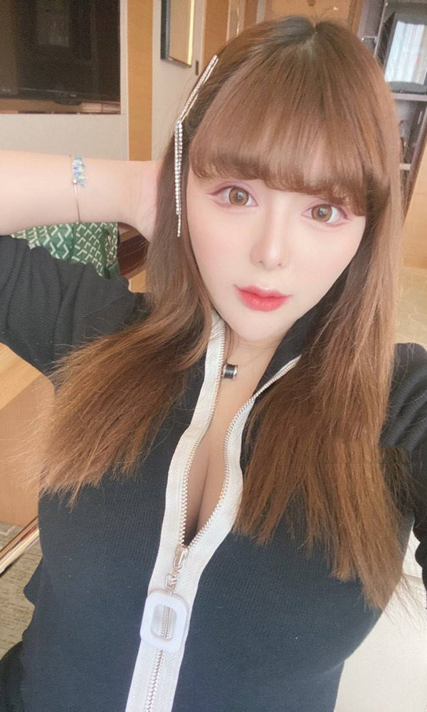 网红前凸后翘的小baby