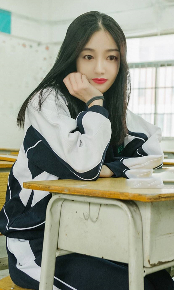 白领带刺的玫瑰