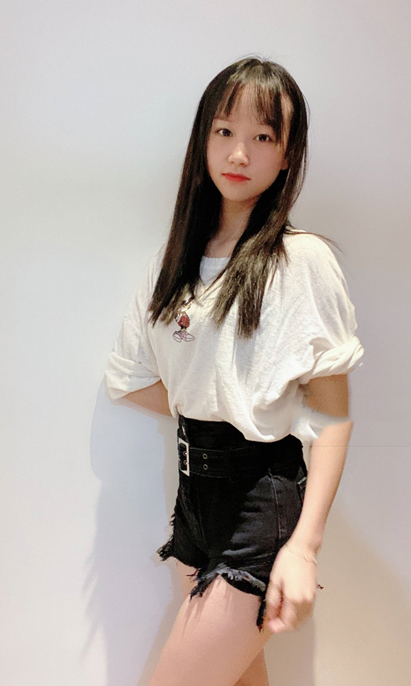 学生爱笑的女孩❤