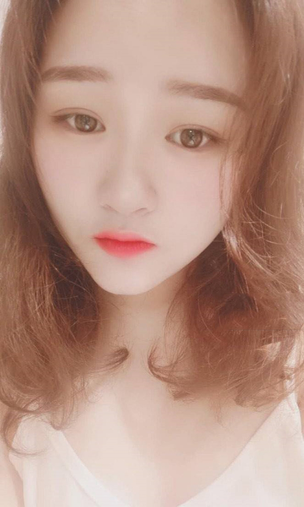 学生十月小姐姐