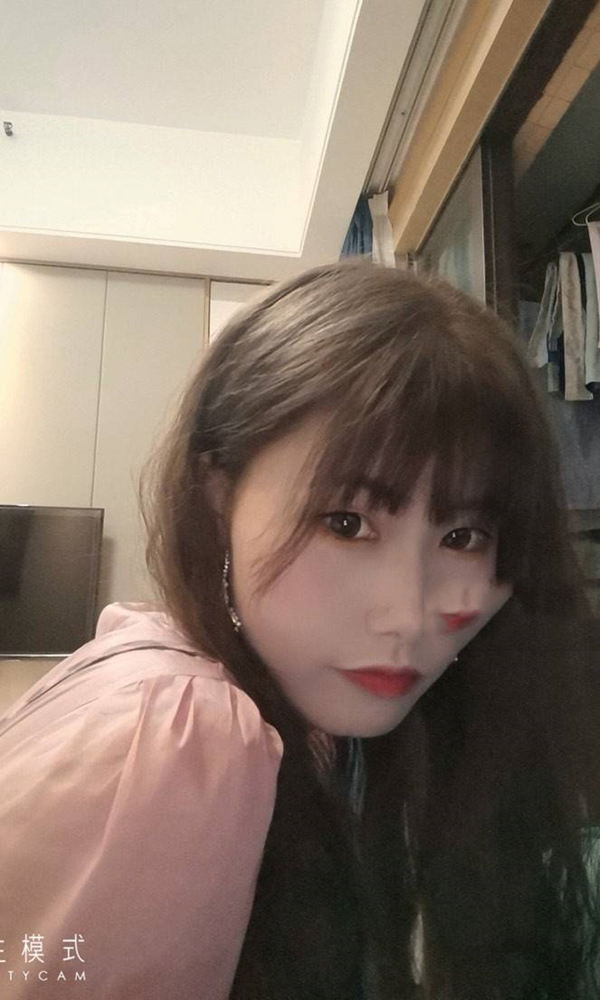 学生可爱小妮子