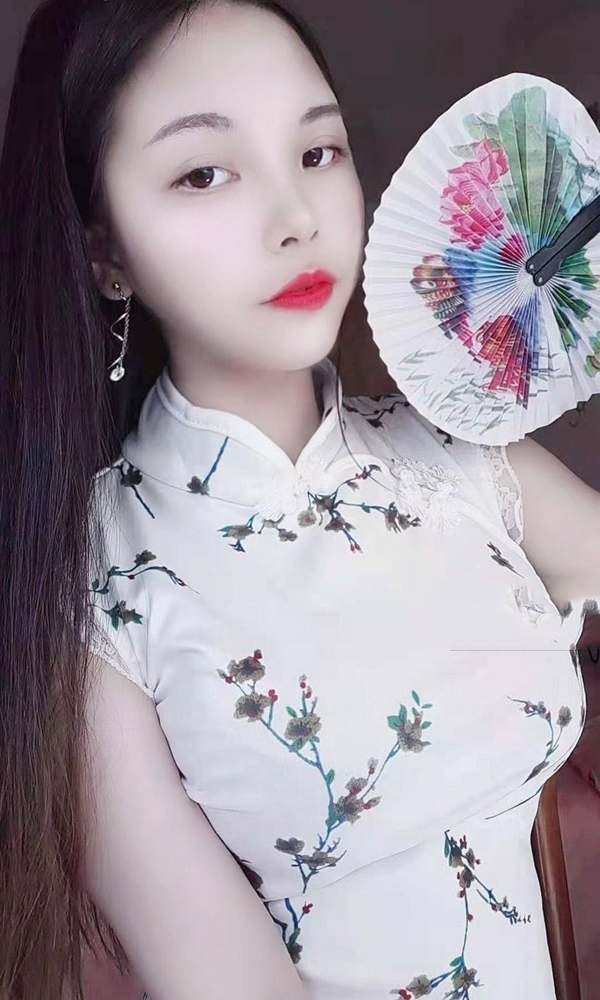 学生布依族的小姑娘