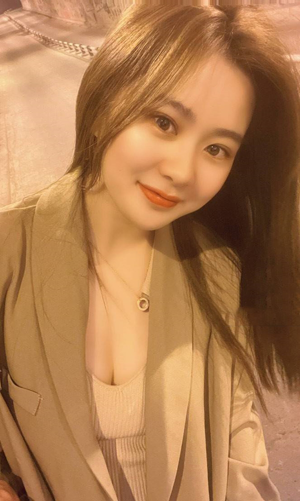 学生于纷杂人间相撞