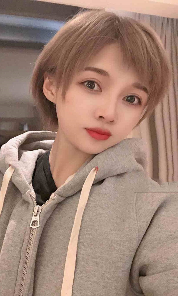 学生蹦瞎卡拉卡