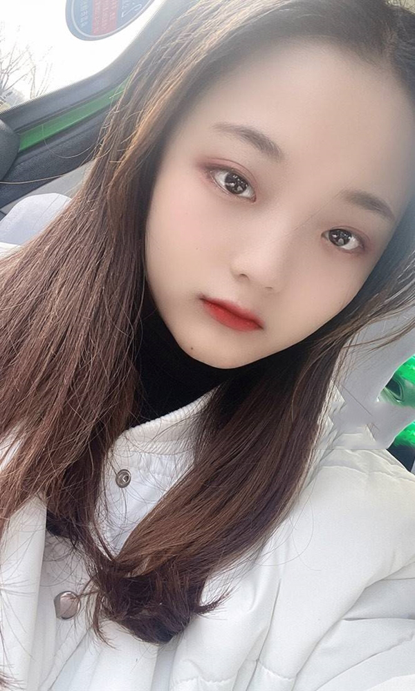 学生瑶妹很可爱