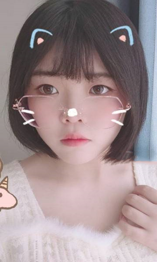 学生涵涵有点甜