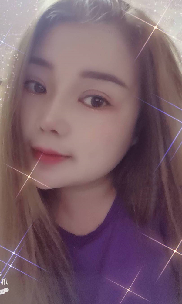 白领雪海里的果