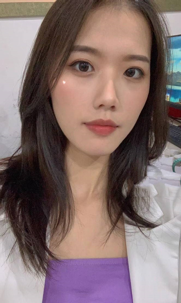 模特可乐妹妹吖