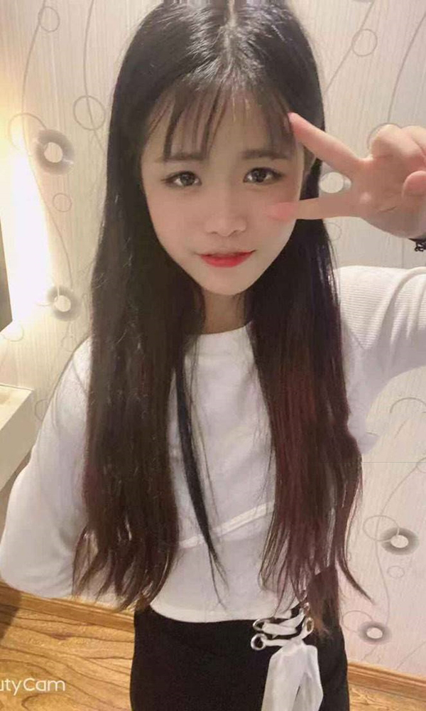 学生一个开心果果