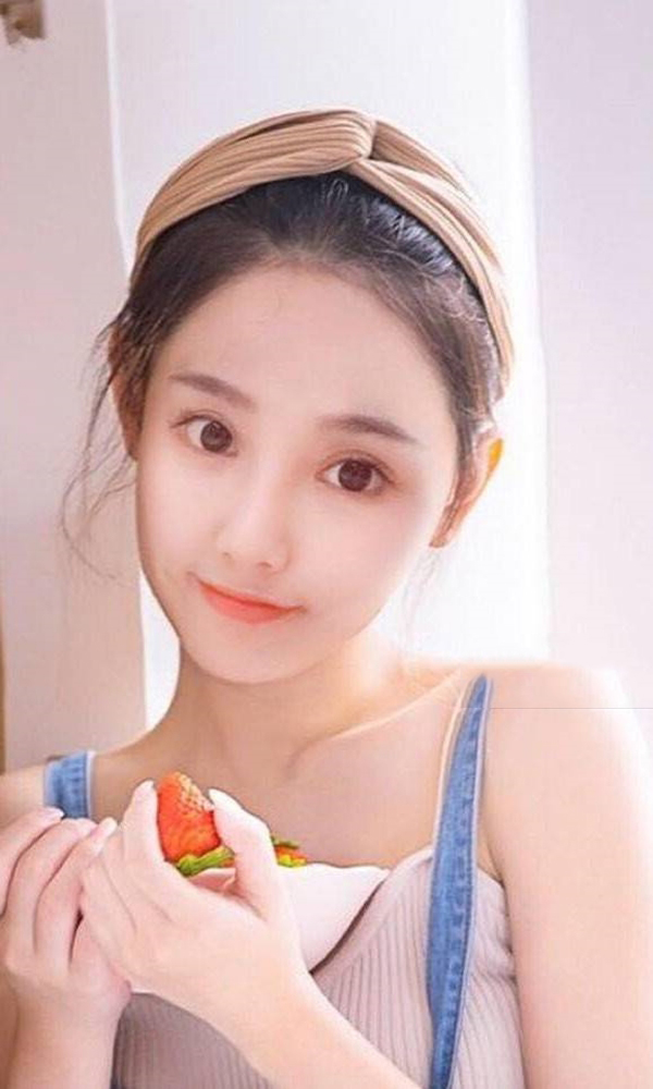 学生可爱的小姐姐