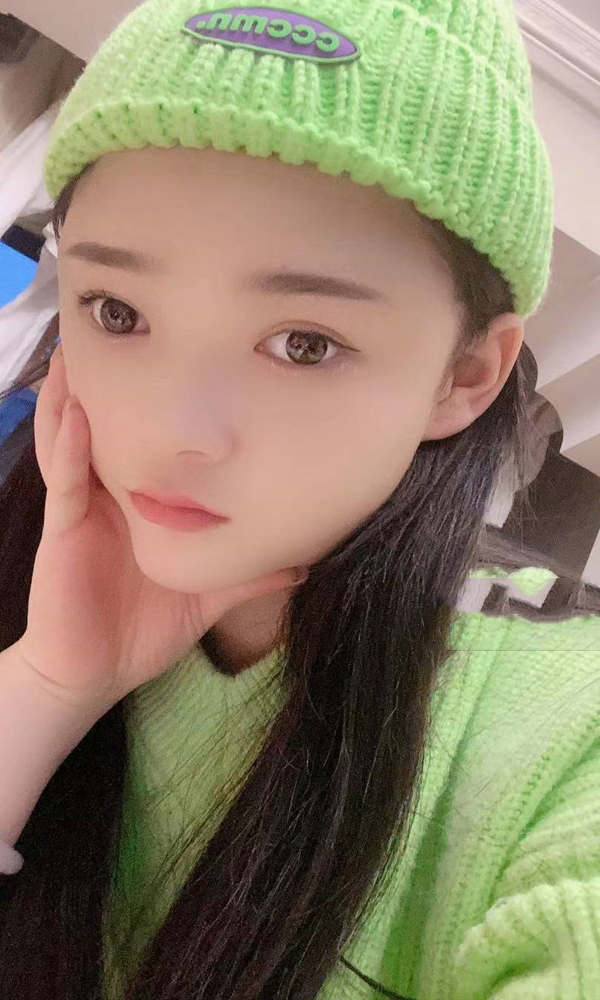 学生甜蜜小果果