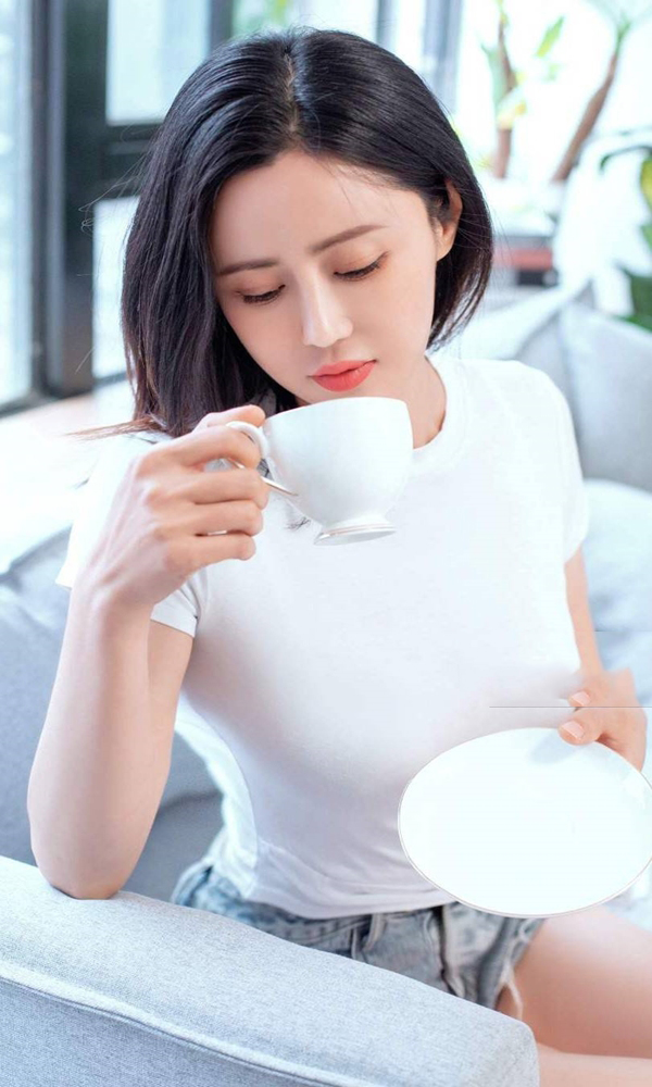 白领切开的洋葱