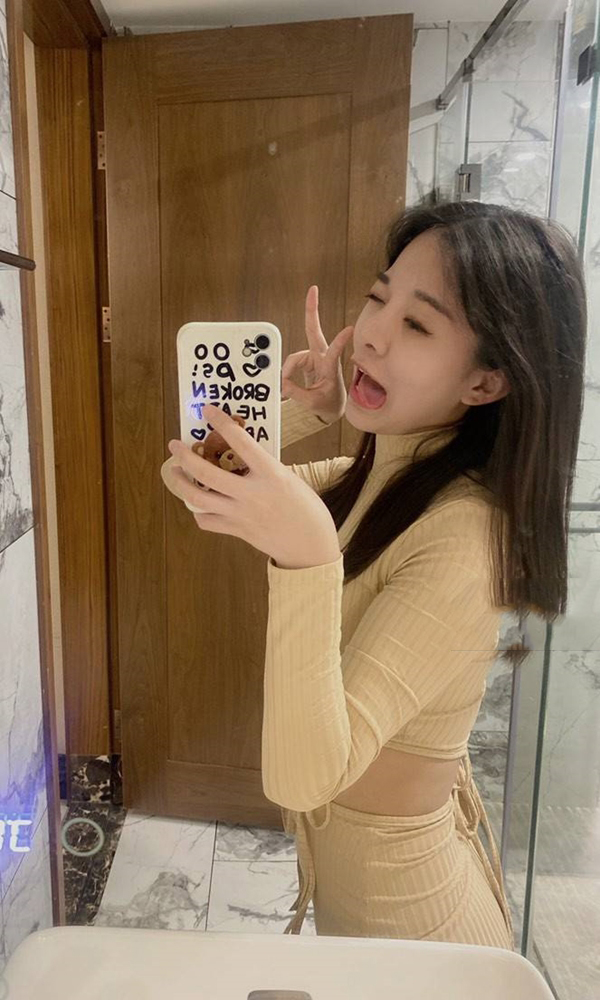 模特灵巧的乌冬面