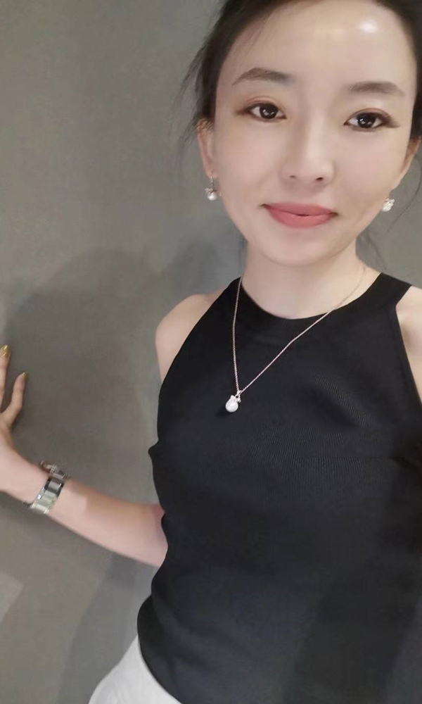 模特涂抹英语too哦