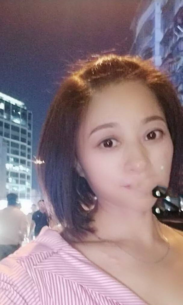 白领温柔的小芳