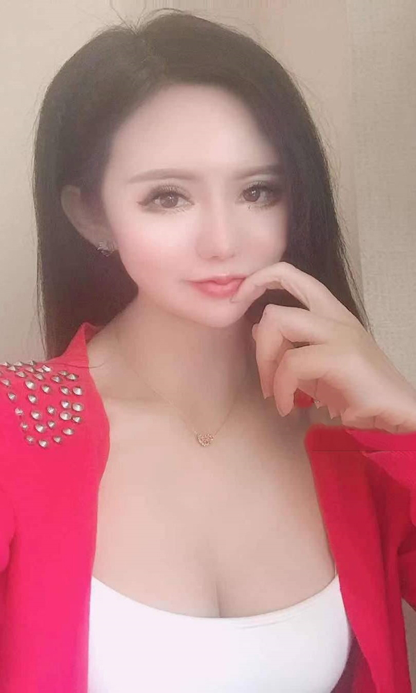 白领胸大无脑本人