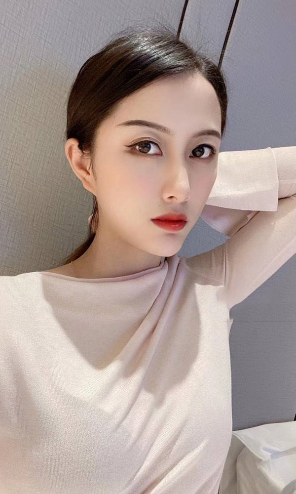 模特开心的书包