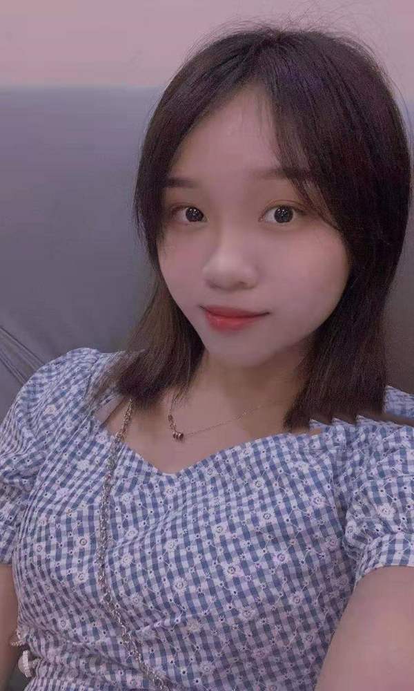 学生双胞胎姐妹花